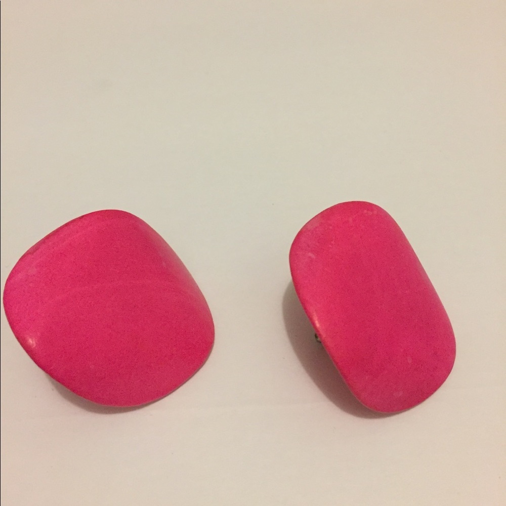 Vintage pink wooded clip on earrings